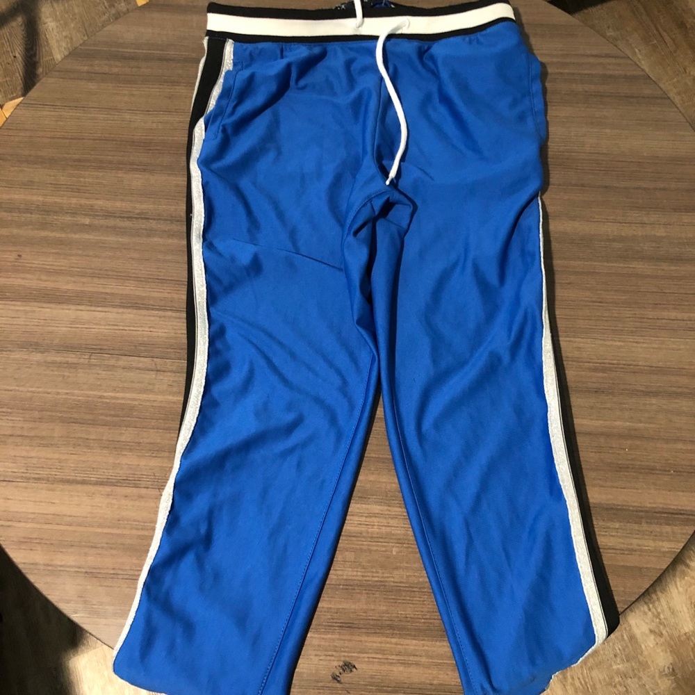 2 Sweat Pants & Joggers